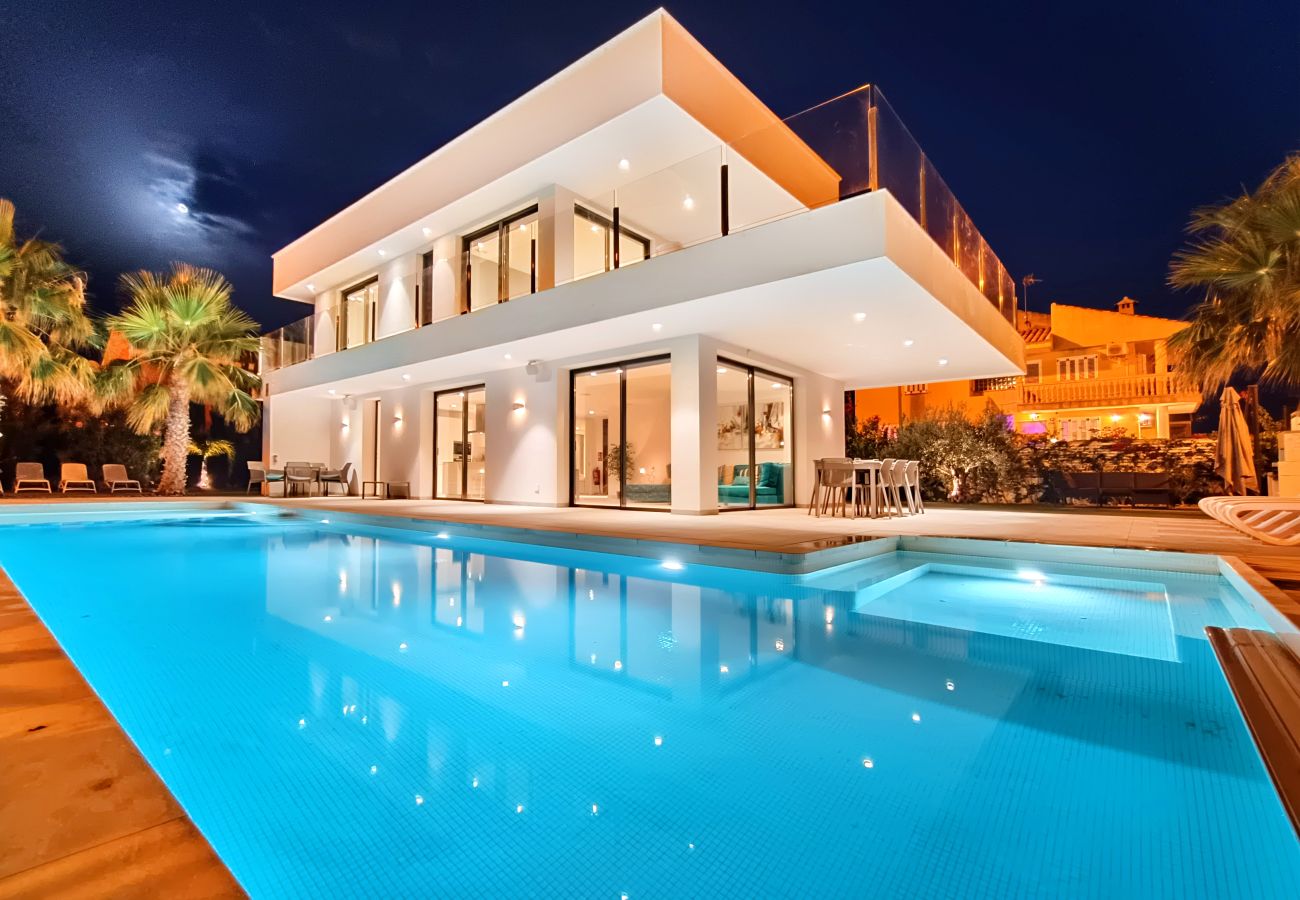  Moderne villa met privézwembad in El Carmoli met uitzicht op zee Mar Menor.
